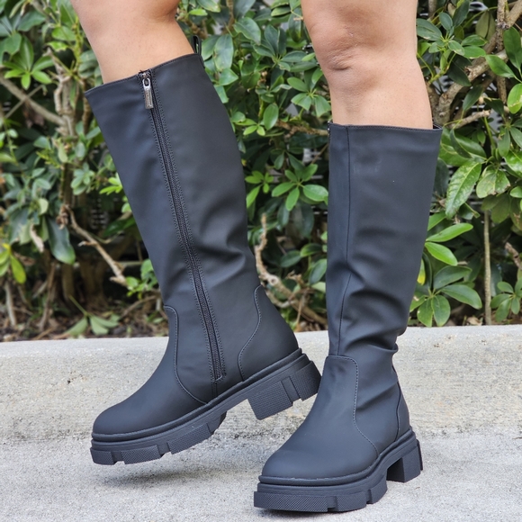 Women's Mid Calf Boots Round Toe Black Color - Picture 1 of 6